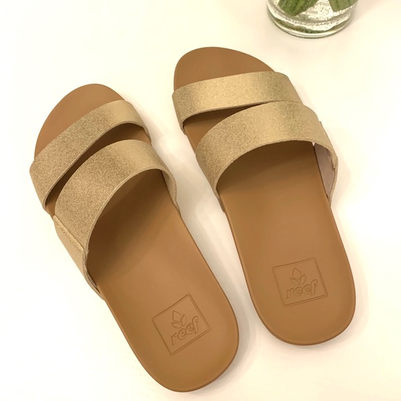 Reef golden strapped sandals 🌟🌟 {size 6} - Picture 1 of 8